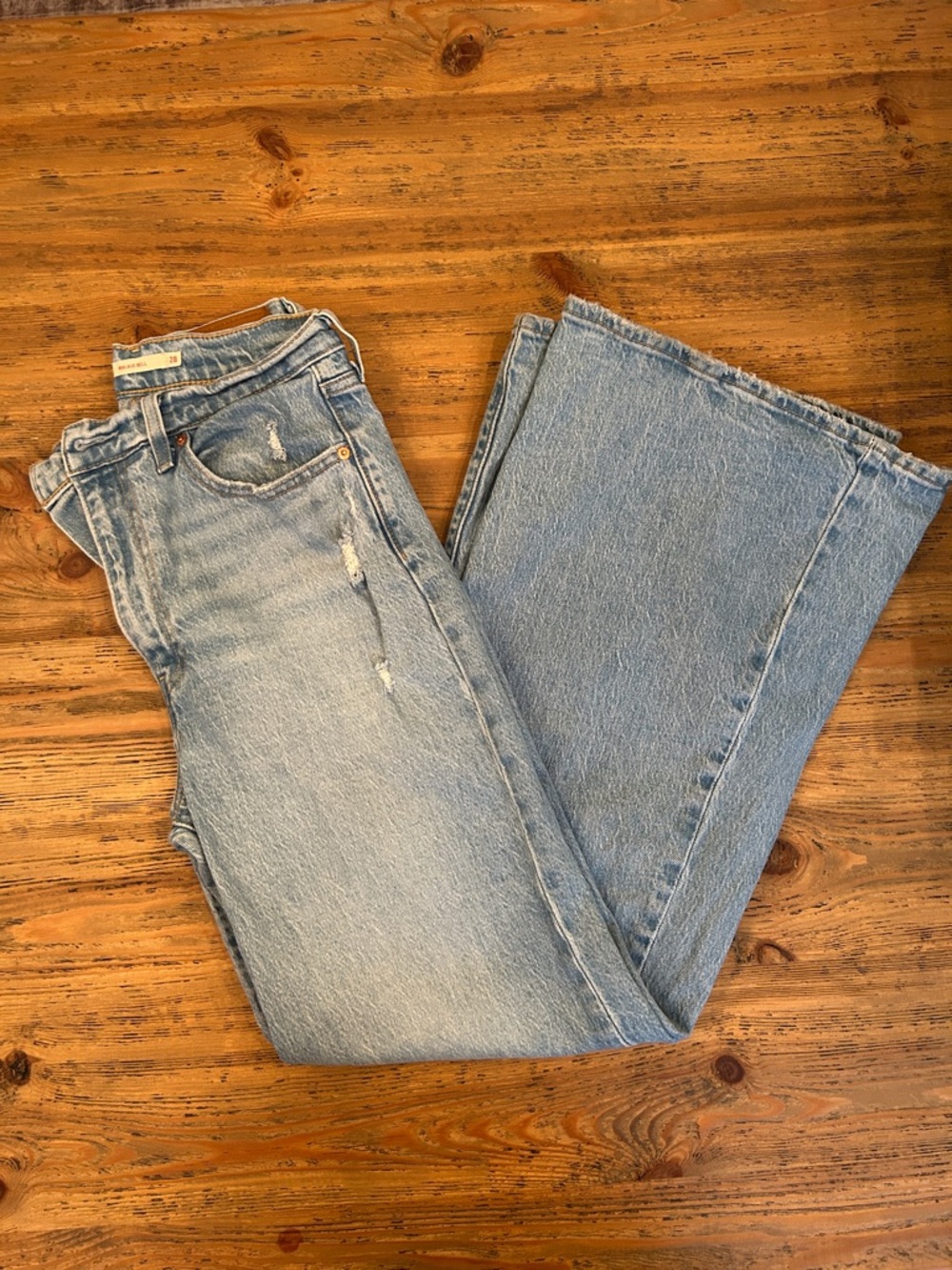 Women’s Levi ribcage bell jeans 28